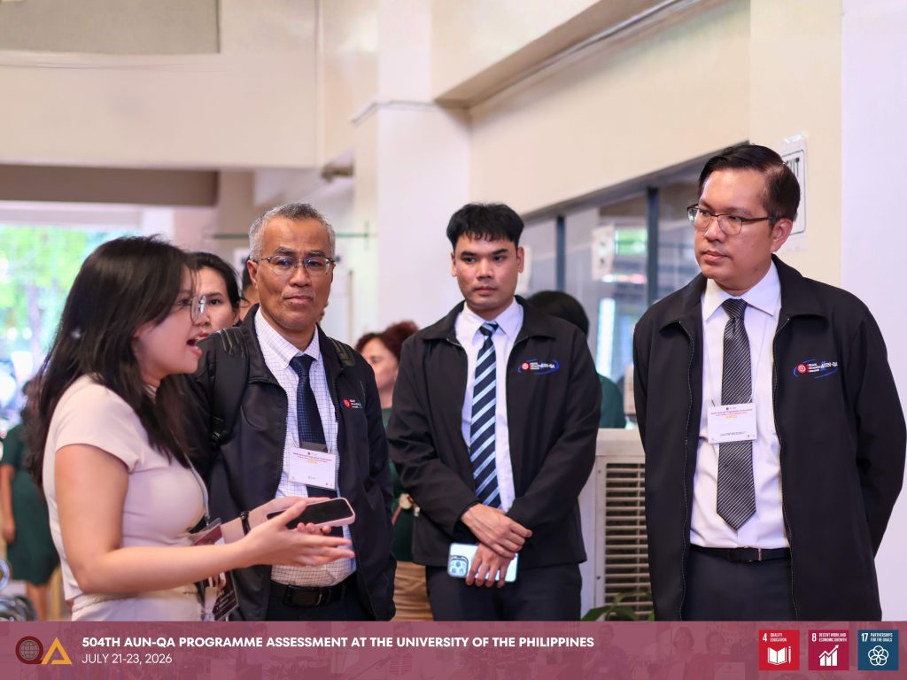 The AUN-QA Assessor Team toured various program- and university-level facilities as part of the assessment.